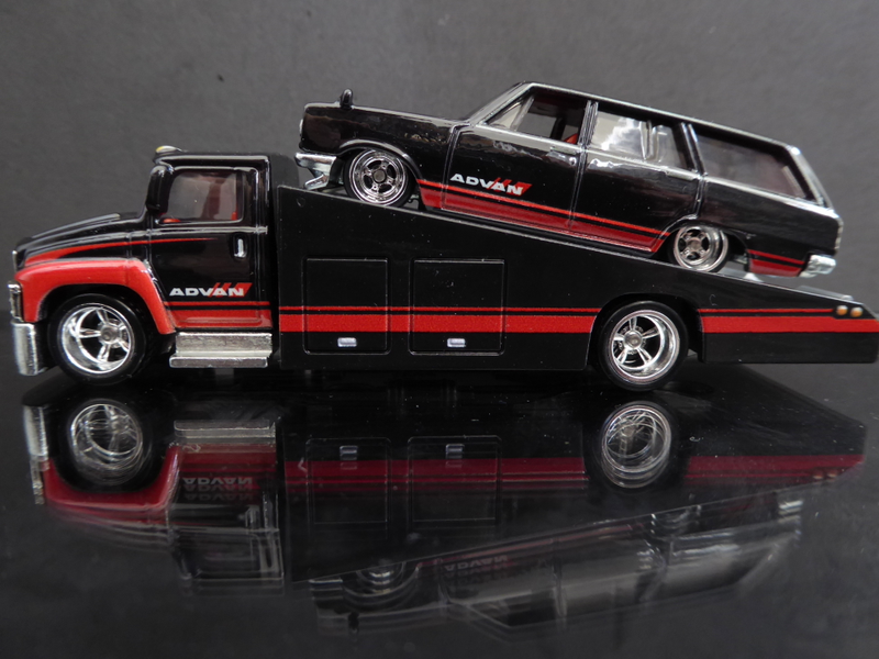 Illustration for article titled Hot Sixty 4th: Car Culture does Auto Haulin'